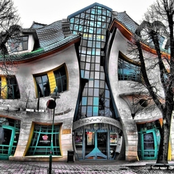 Jigsaw puzzle: Crooked house