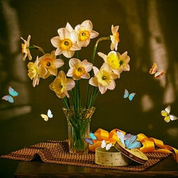 Jigsaw puzzle: Flying butterflies and daffodils