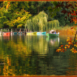 Jigsaw puzzle: Fishing boats on the lake