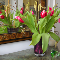 Jigsaw puzzle: Tulips by the mirror