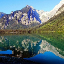 Jigsaw puzzle: Reflection of mountains in the lake