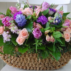 Jigsaw puzzle: A basket of flowers