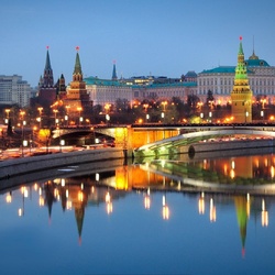 Jigsaw puzzle: Kremlin and Moskva River at dusk