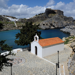 Jigsaw puzzle: Small church by the sea in Greece