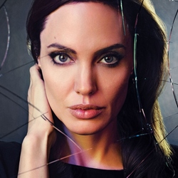 Jigsaw puzzle: Angelina Jolie